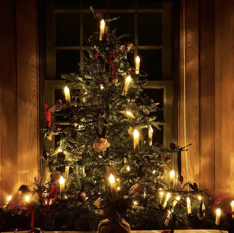A Candlelit Christmas at the Old Manse